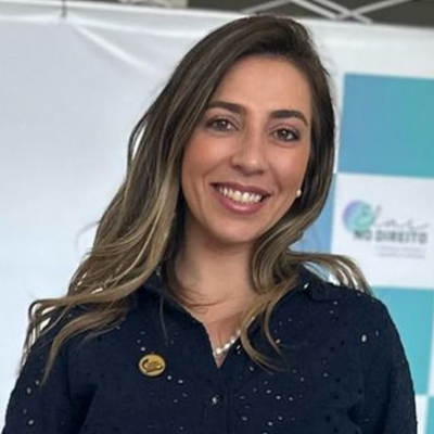 Amanda Cristina Carvalho Canezin